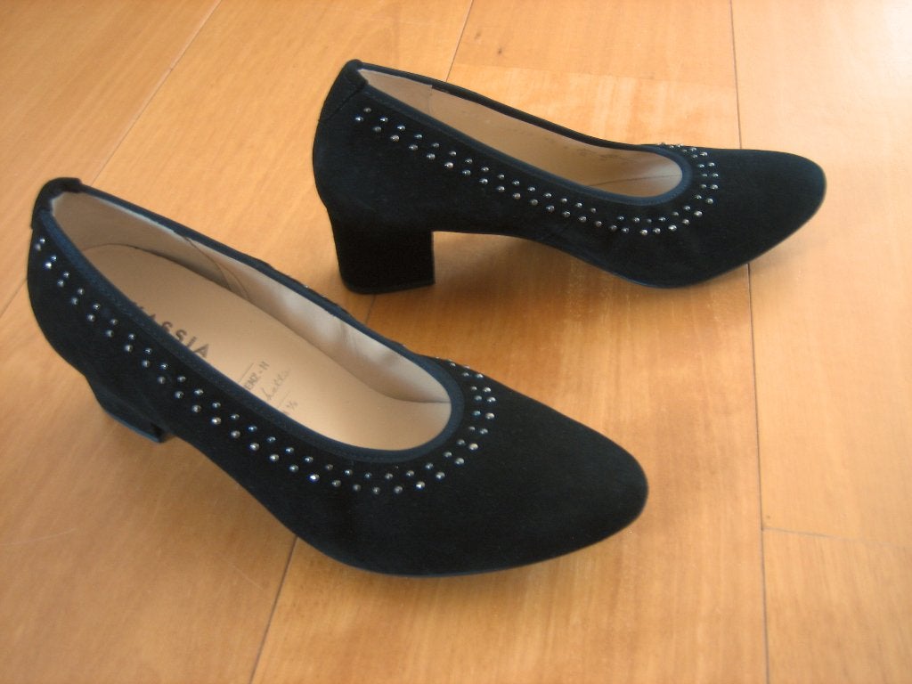 Chique Italiaanse zwart suede pumps HASSIA 37-38 H snazzeys, Hassia, Pumps, Verzenden, Zwart