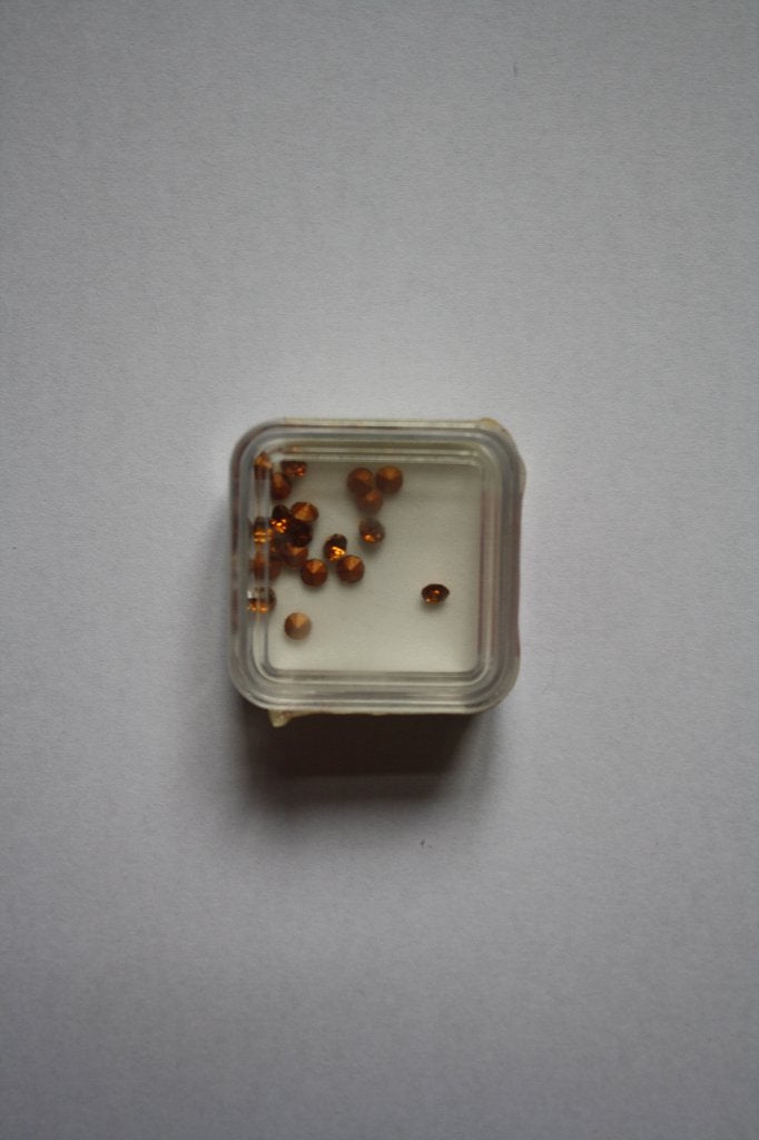 2 doosjes strassteentjes met punt amber ss-10-5mm, Ophalen of Verzenden, Nieuw, Overige typen