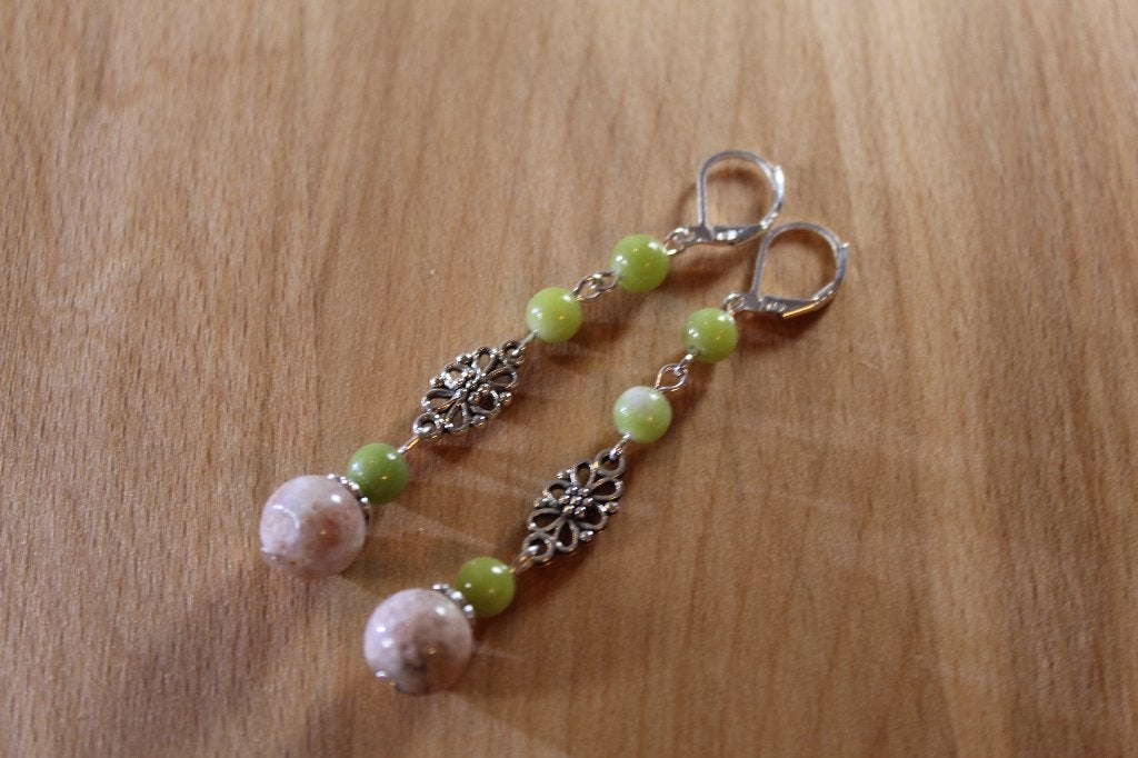 Natuursteen Oorbellen met Jade, Jaspis en Bloem ornamentjes, Hangers, Nieuw, Ophalen of Verzenden, Met edelsteen