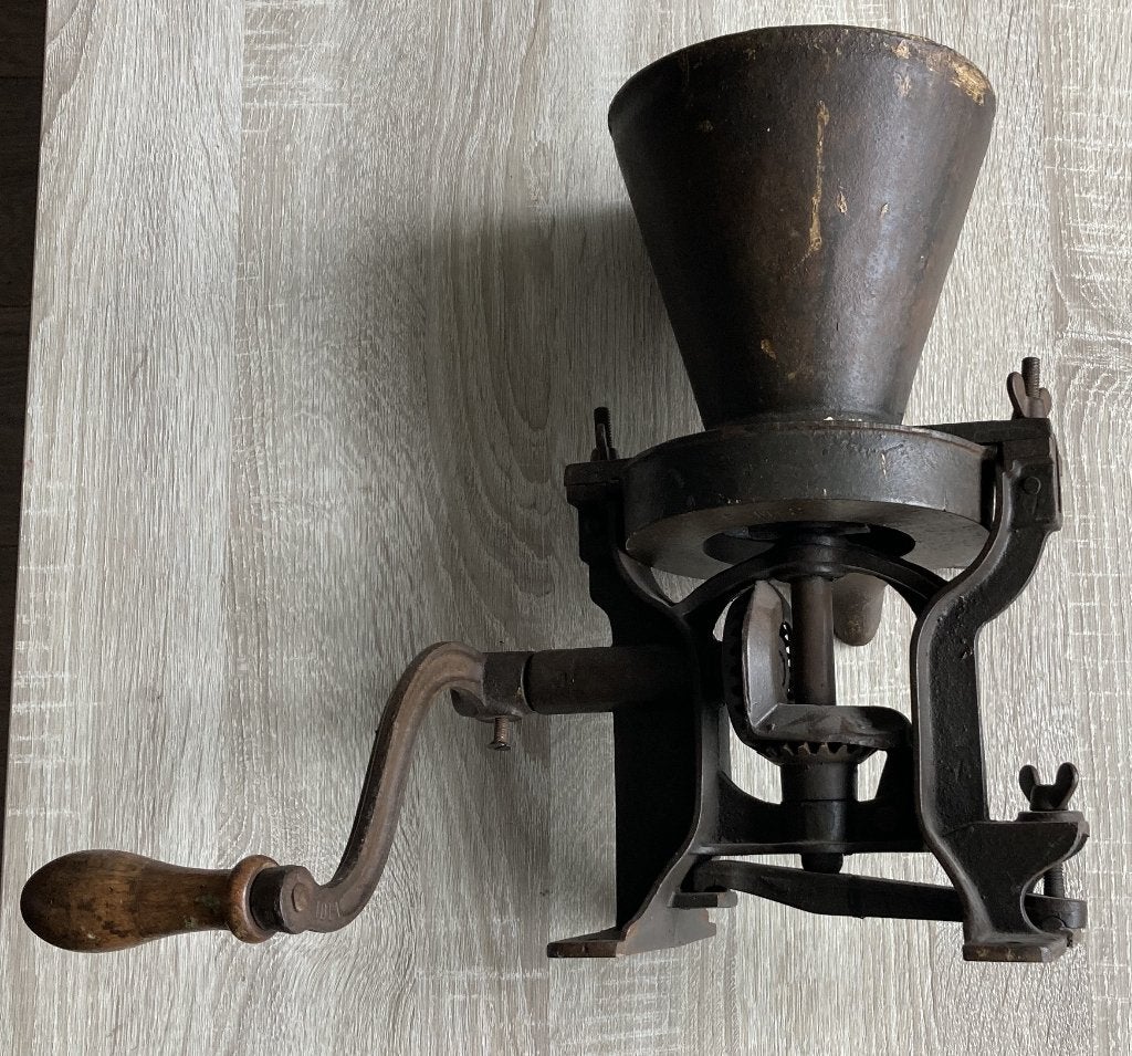 Gietijzeren Potmolen (verf-, trechter-, pigmentmolen), Antiek en Kunst, Antiek | Gereedschap en Instrumenten, Ophalen of Verzenden