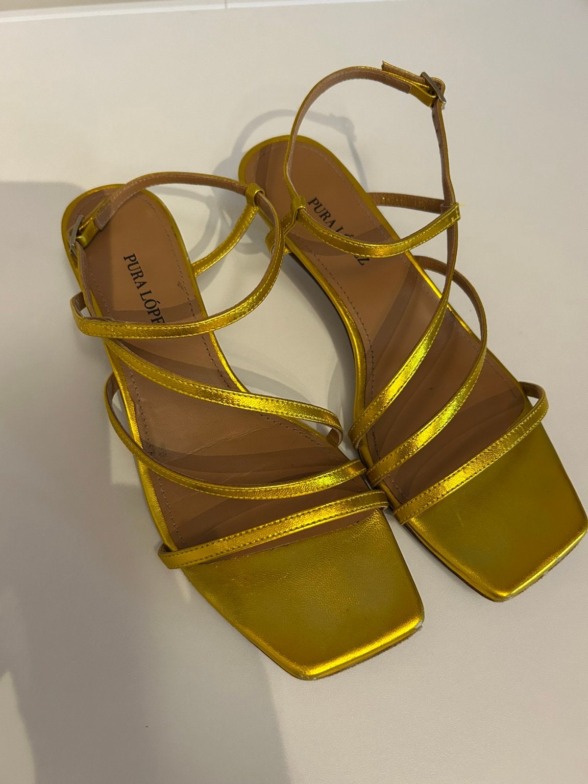 Designer goudkleurige sandalen PURA LÓPEZ maat 37.5, Overige kleuren, Zo goed als nieuw, Sandalen of Muiltjes, Ophalen of Verzenden