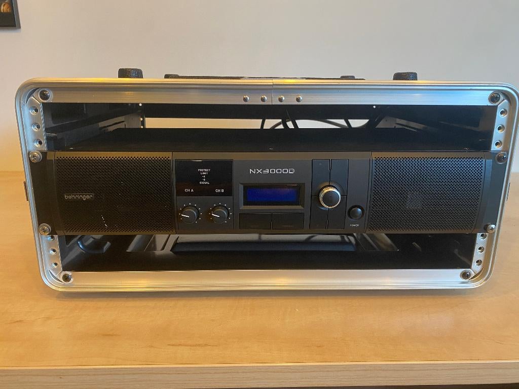 Behringer NX3000D, Ophalen of Verzenden, Zo goed als nieuw, 1000 watt of meer, P.A.
