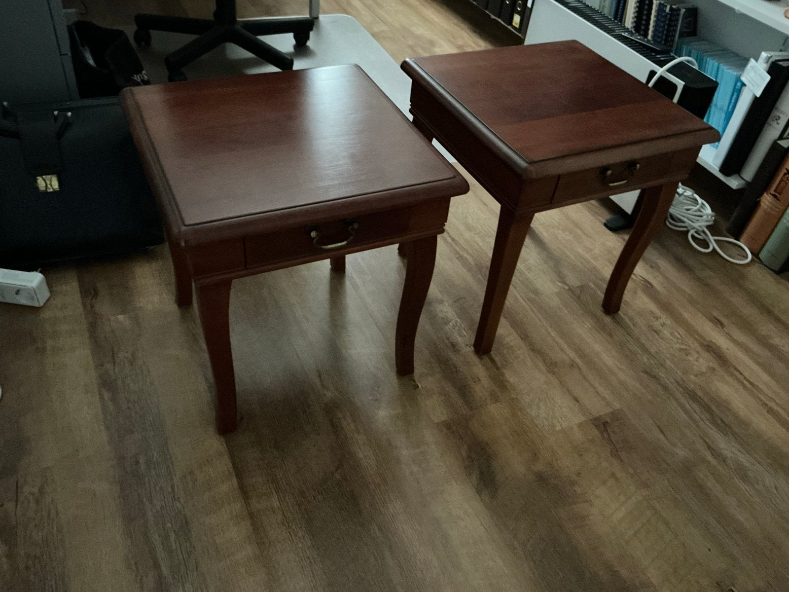Set van 2 massief kersenhouten bijzettafeltjes met lade, 45 tot 60 cm, Minder dan 55 cm, Gebruikt, Vierkant