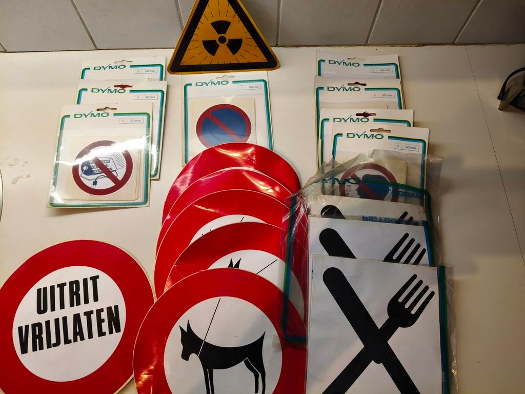 Diverse Dymo verbodsborden en waarschuwingsstickers, Ophalen of Verzenden, Nieuw