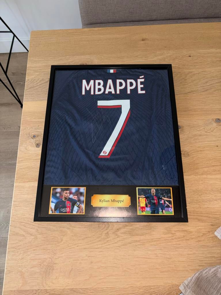 Ingelijst gesigneerd Kylian Mbappé PSG shirt, Ophalen of Verzenden, Nieuw, Shirt