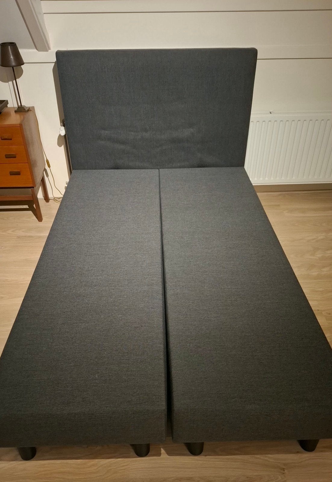 donkergrijze boxspring met achterwand 120 x 200, Ophalen, Zo goed als nieuw, Twijfelaar, 120 cm