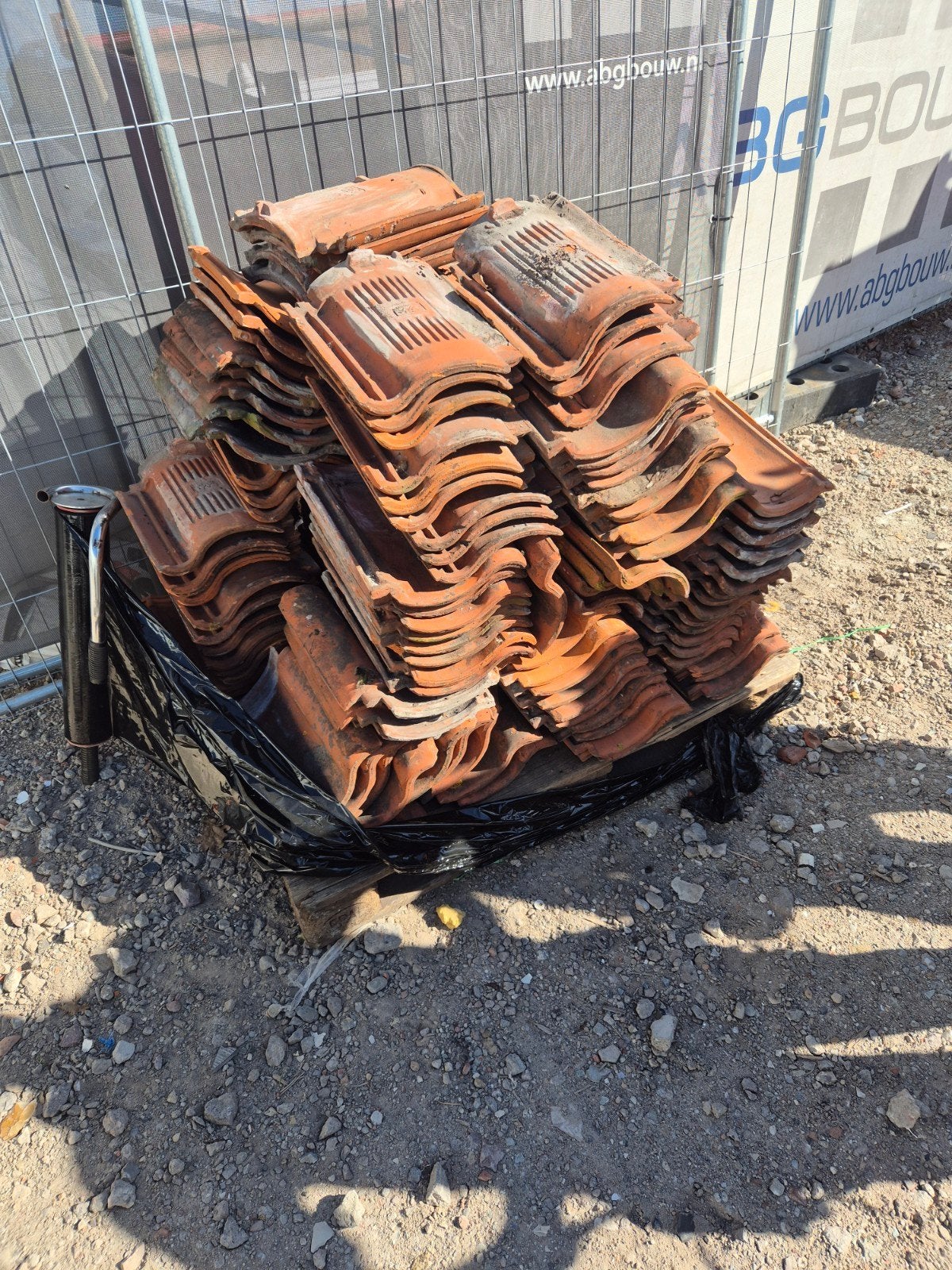100 Rode OVH Dakpannen - Gebruikt, Doe-het-zelf en Verbouw, Dakpannen en Dakbedekking, Gebruikt, Steen of Klei, Ophalen of Verzenden