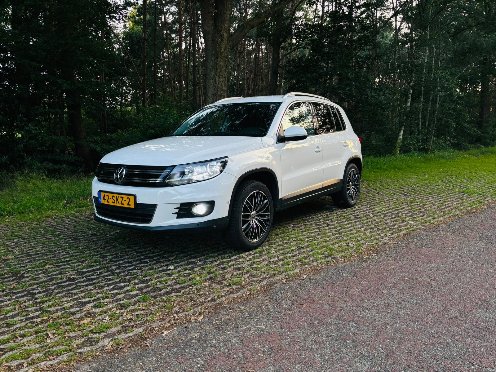 Prachtige Volkswagen Tiguan 1.4, Facelift, LEDER, ZEER LUXE!, Auto's, Voorwielaandrijving, 15 km/l, 1800 kg, Zwart