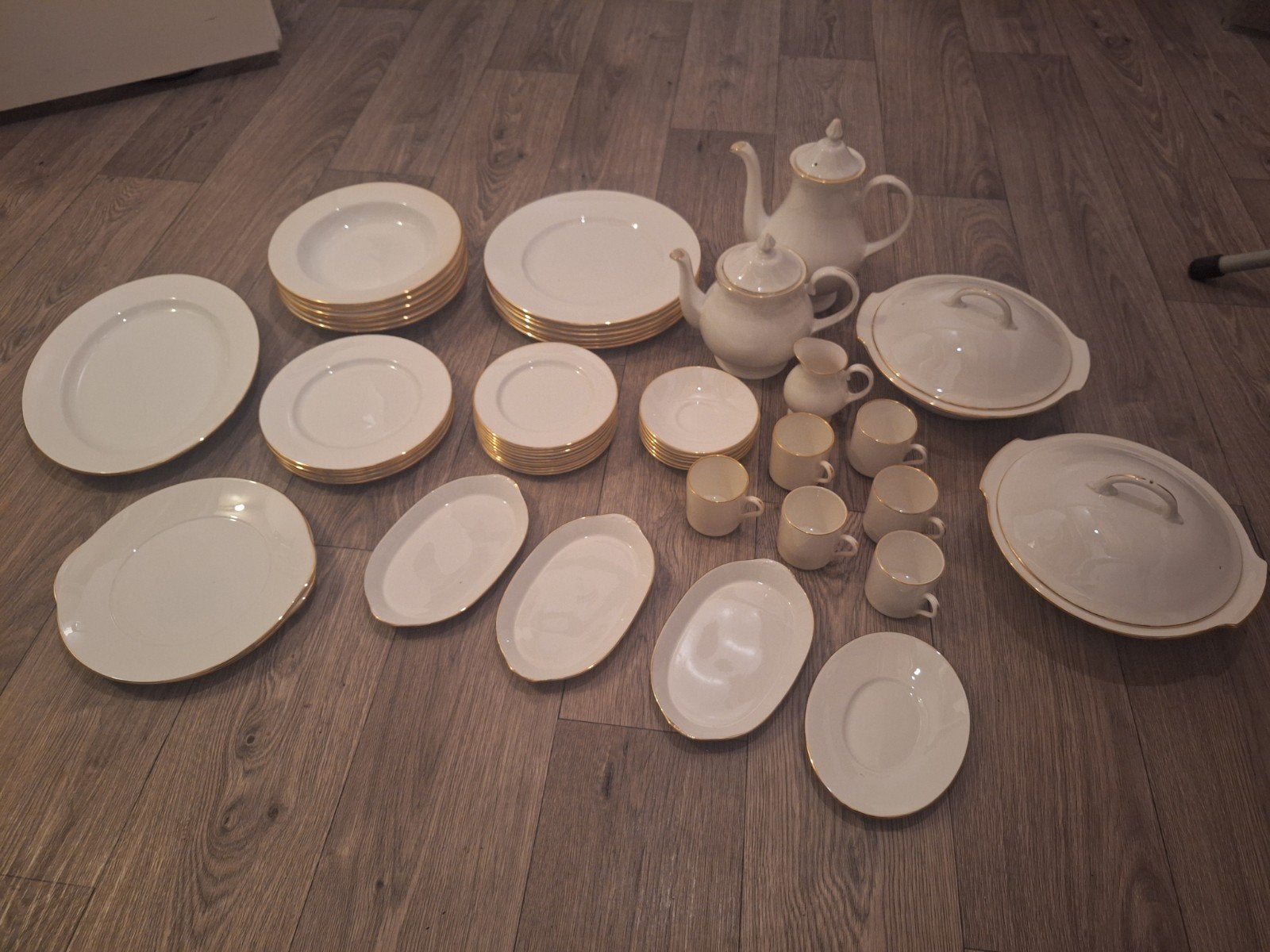 Marlborough Bone China Servies - Wit met Gouden Rand, Ophalen, Overige merken, Klassiek, Zo goed als nieuw