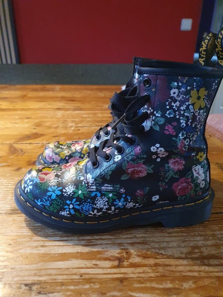 Dr. Martens Pascal Floral maat 37, Zwart, Overige typen, Ophalen of Verzenden, Dr. Martens
