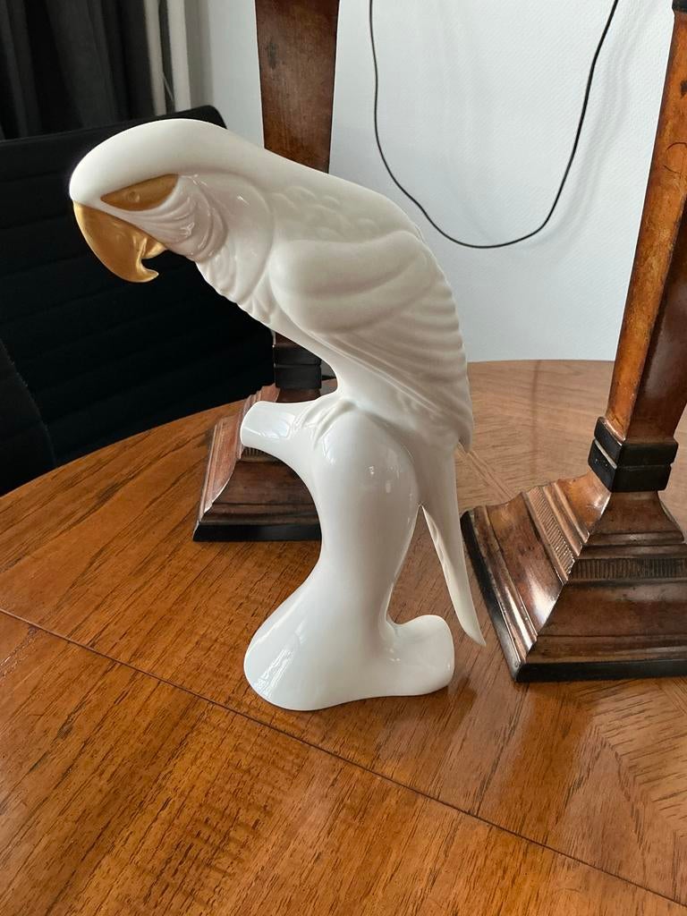 2x witte uitvoering ><Zeldzame porseleinen Ara van Royal Dux, Antiek en Kunst, Ophalen of Verzenden, Beeld, Vogel, 20 - 50 cm