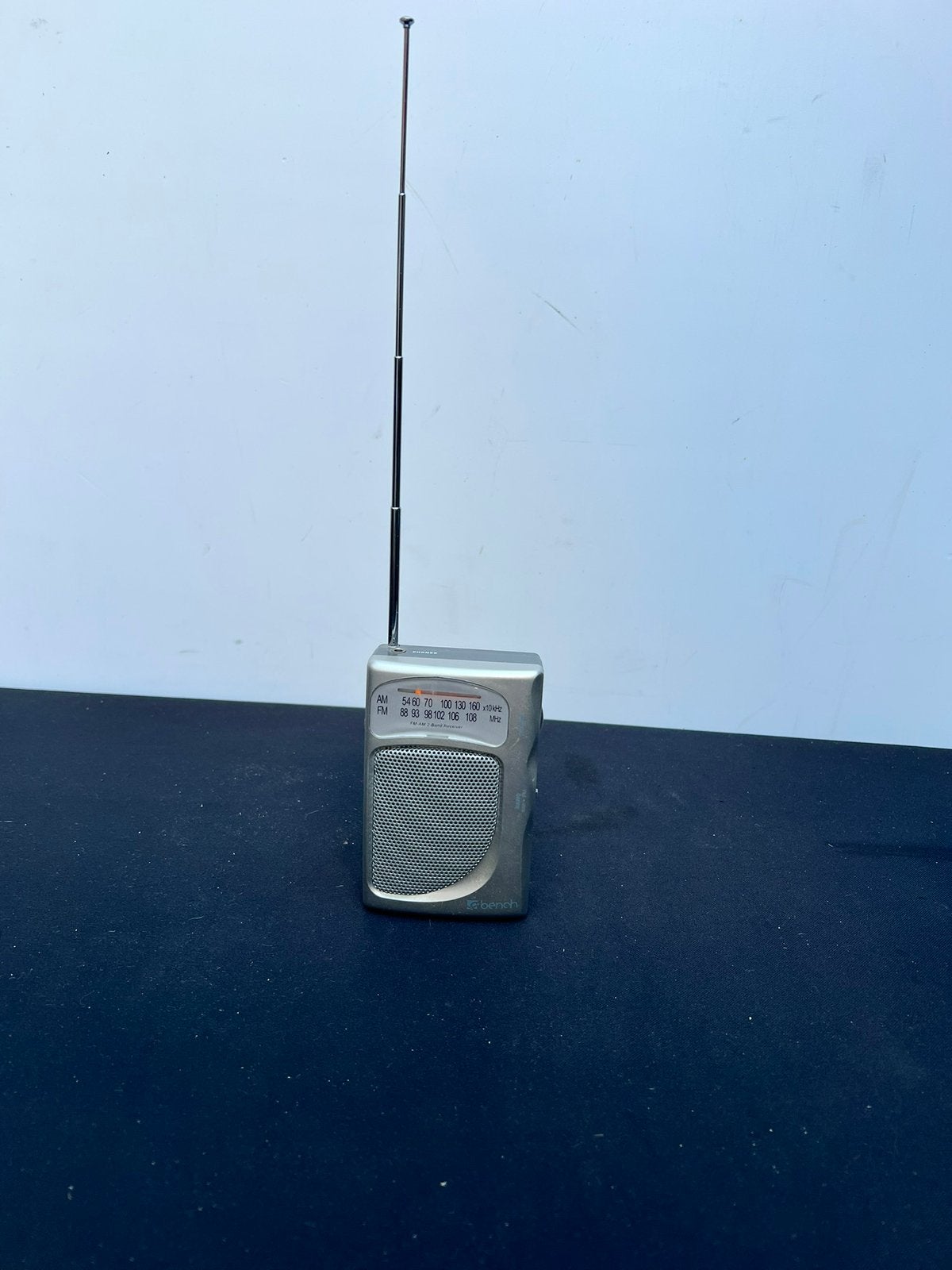Te Koop Radio Draagbaar Zakradio Batterij Bench, Ophalen of Verzenden, Zo goed als nieuw, Radio