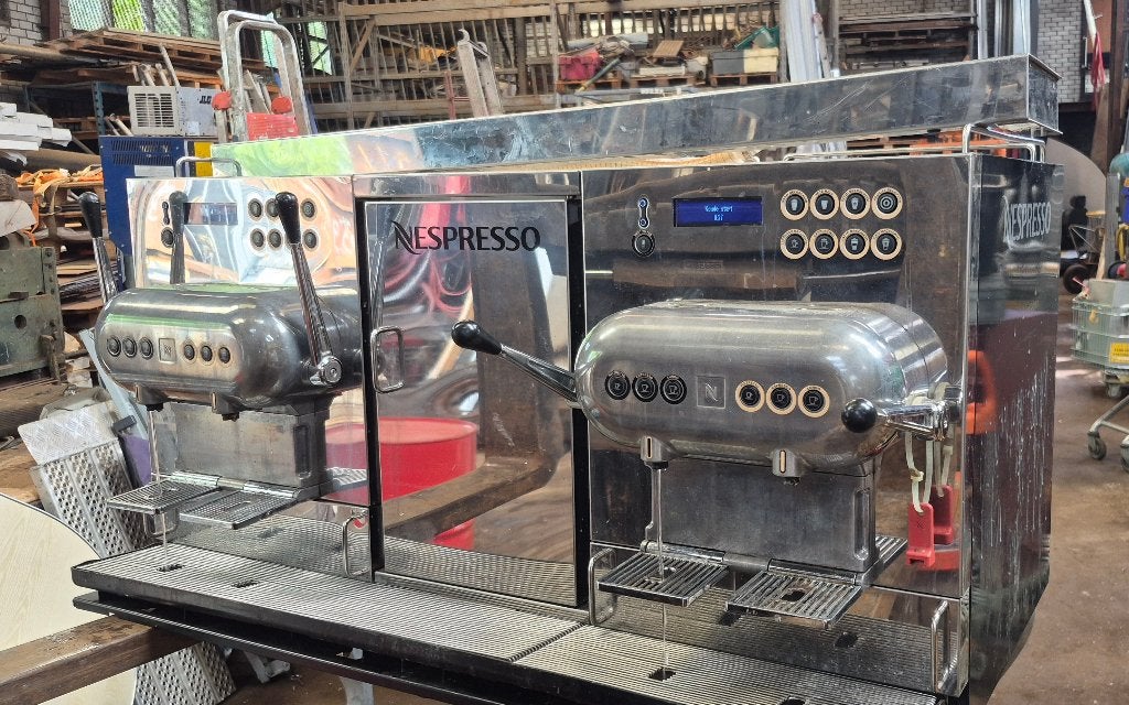 Nespresso Aguila koffiemachine, Ophalen, Gebruikt, Koffiemachine, Koffiepads en cups