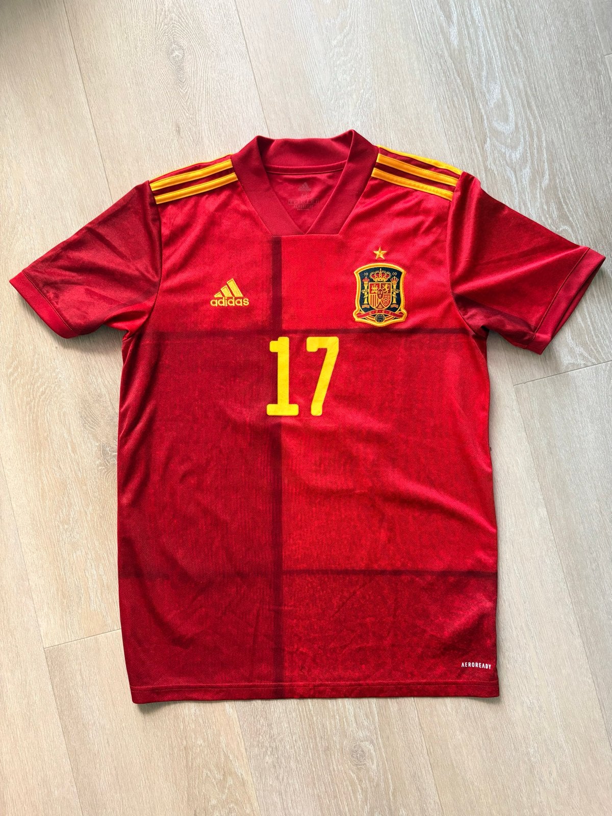 Spaans Elftal Tenue - Maat M - Goede Staat, Sport en Fitness, Maat M, Ophalen of Verzenden, Zo goed als nieuw, Set