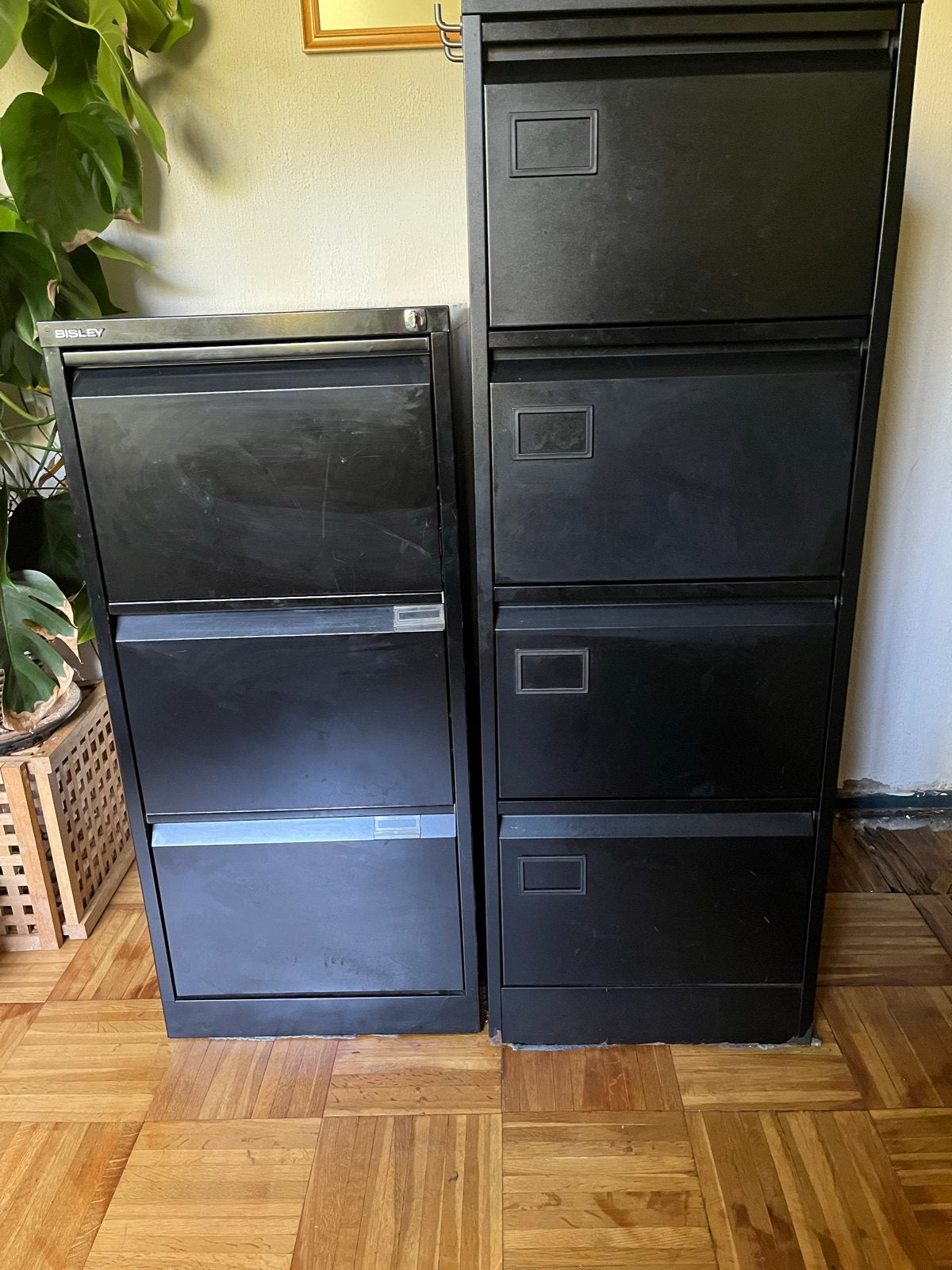 1of 2 metalen archiefkasten met laden., Ophalen
