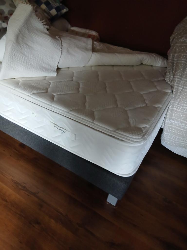 Matras met een topper en bed 140/200, Ophalen of Verzenden, Tweepersoons, 140 cm