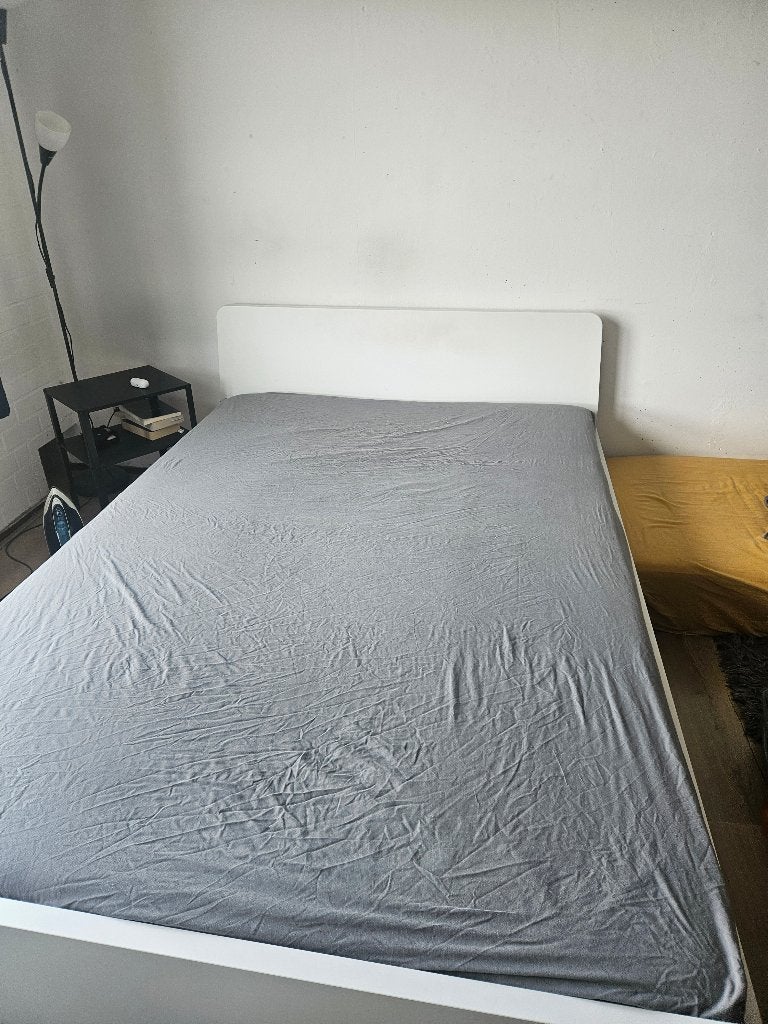 IKEA bed frame and matras 140x200, Ophalen, Wit, Tweepersoons, 140 cm
