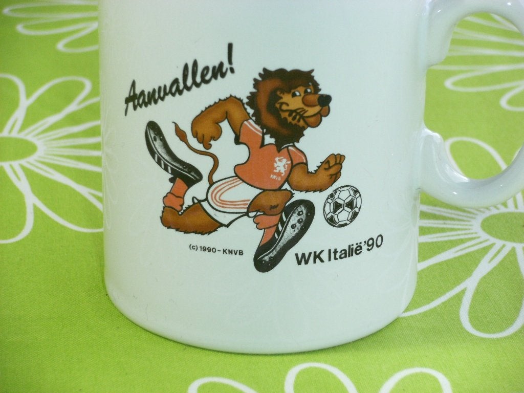 Mok WK Italië 1990 KNVB, Ophalen of Verzenden, Zo goed als nieuw, Buitenlandse clubs, Overige typen