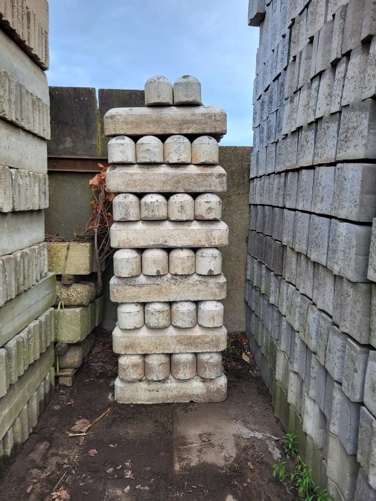 46st stootband / varkensruggen wit 2x rond, Ophalen, Gebruikt, Biels, Beton