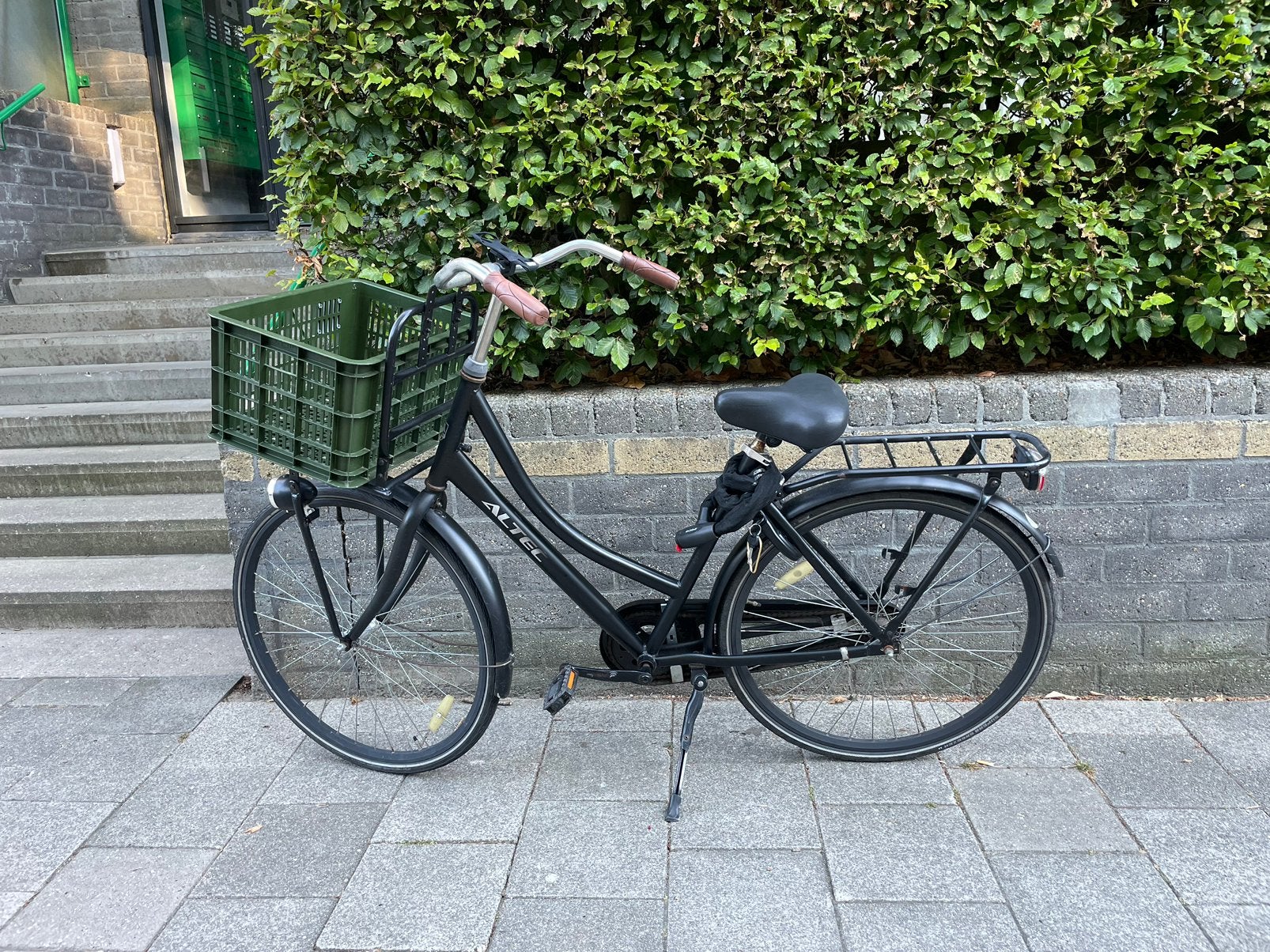 Womens Dutch City bike with basket, Ophalen, Zo goed als nieuw