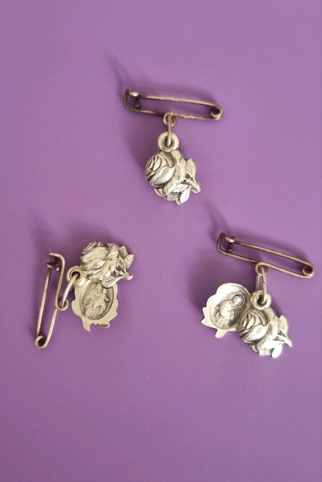 Religieuse roos hanger. Open te schuiven roos van lourdes, Verzenden, Sieraad, Christendom | Katholiek