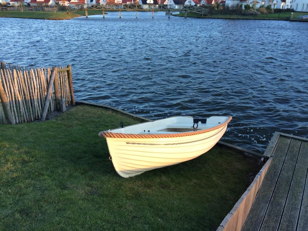 prachtig roeiboot met kiel en mast, Ophalen, Gebruikt