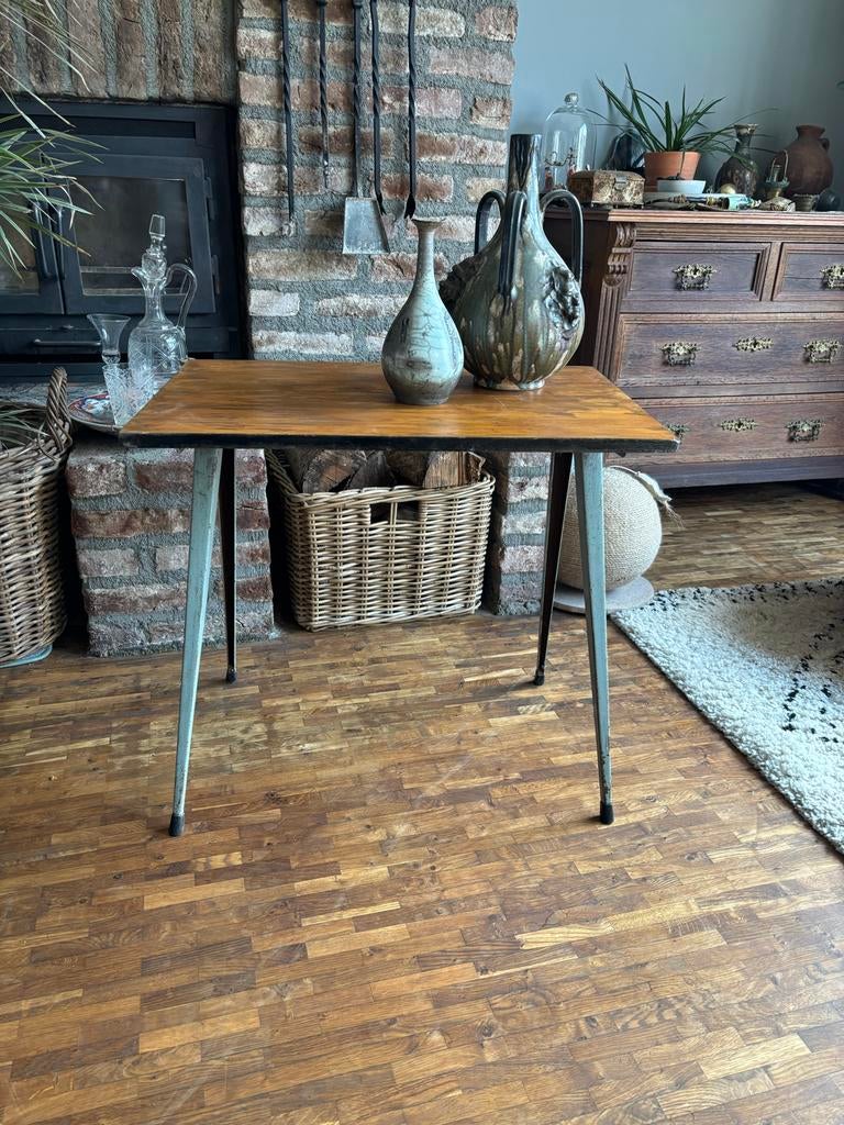Vintage Friso Kramer bijzettafel, Huis en Inrichting, 45 tot 60 cm, Gebruikt, Rechthoekig, Hout