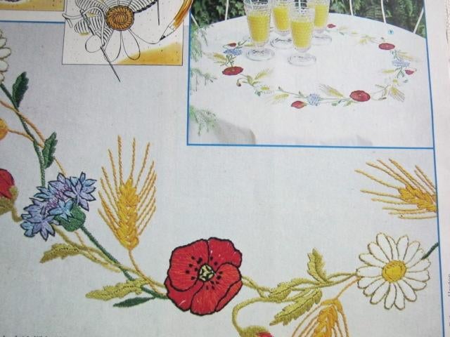 Borduurpatroon  Veldbloemen op kleed   nr 5016, Verzenden, Nieuw, Handborduren, Patroon