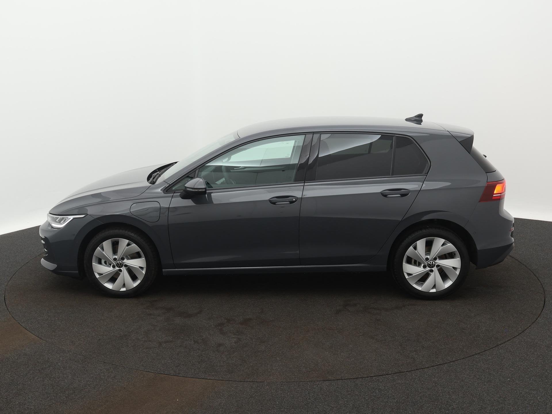 Volkswagen Golf 1.5 eHybrid Life Edition 204 PK Automaat | #, Auto's, Stof, 1498 cc, Euro 6, 4 cilinders