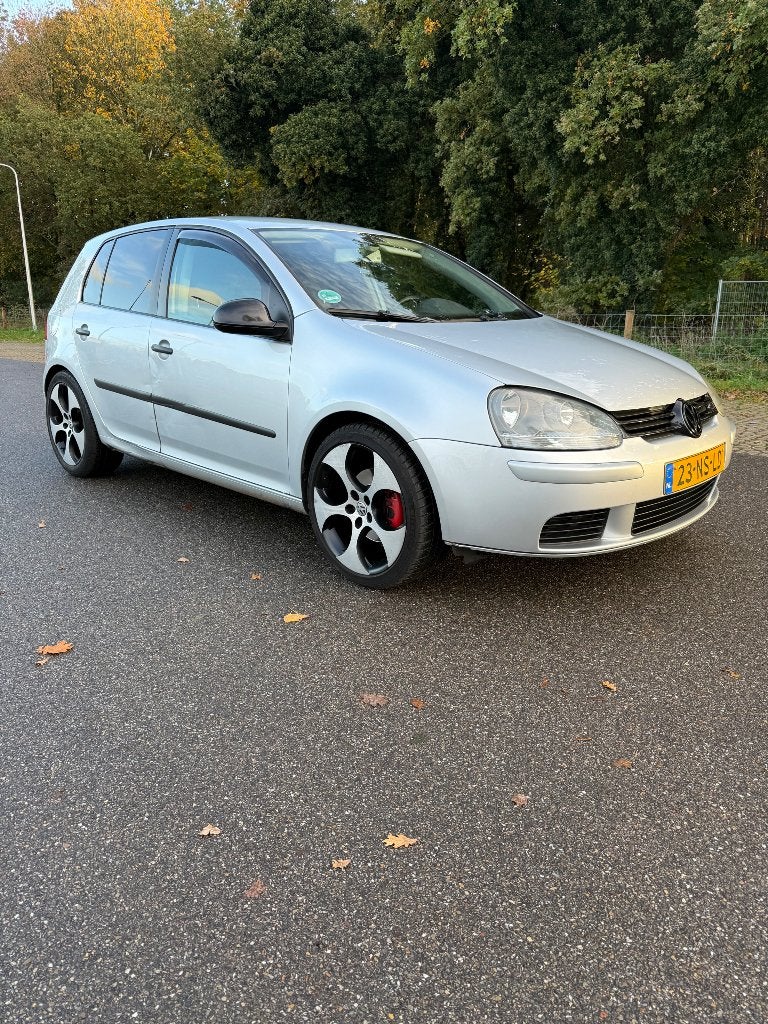 Volkswagen Golf 1.6 16V FSI 85KW 5D 2004 Grijs, Auto's, Voorwielaandrijving, Zwart, 4 cilinders, 620 kg