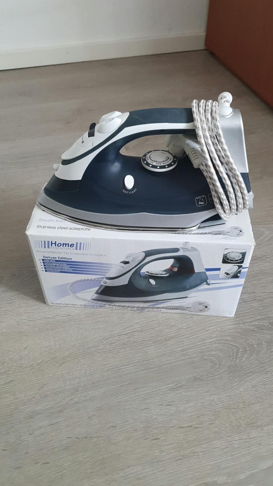 Home Essentials Stoomstrijkijzer - Deluxe Editie, Witgoed en Apparatuur, Ophalen, Zo goed als nieuw, Strijkijzer met snoer
