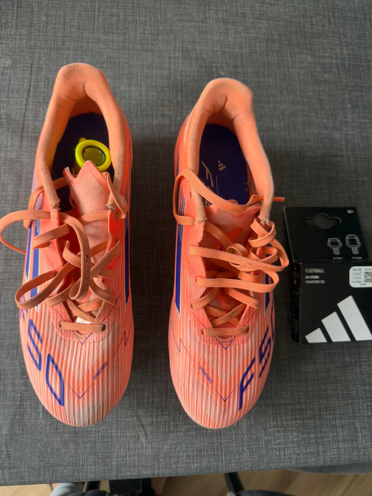 Voetbalschoenen adidas f50 te koop, Maat XS of kleiner, Ophalen of Verzenden, Zo goed als nieuw, Schoenen
