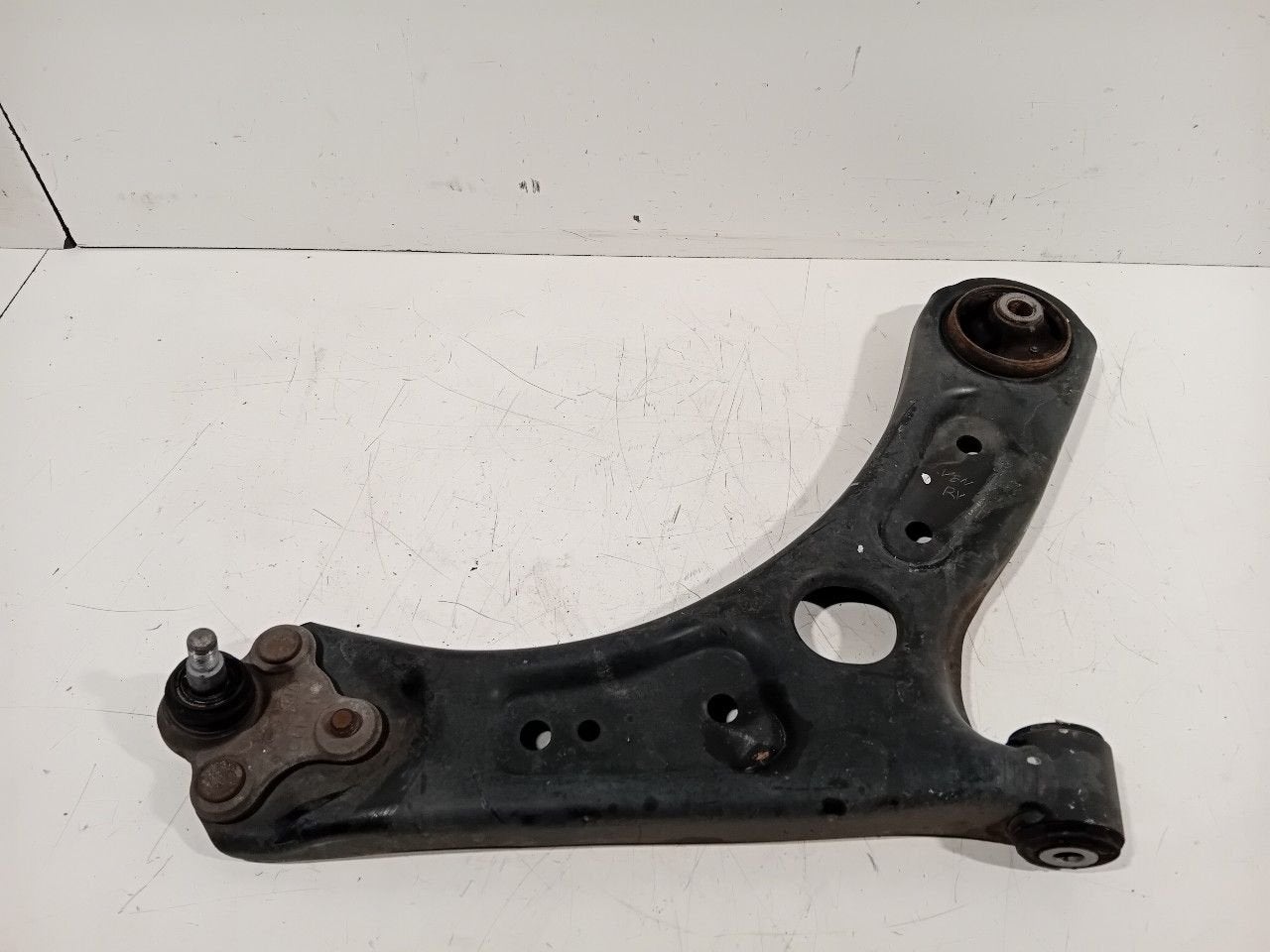 Draagarm rechts voor Hyundai Kona, Onderdelen@venauto.nl, Van der Ven Autorecycling B.V., Gebruikt, Ettenseweg 76, 4706 PB Roosendaal, The Netherlands
