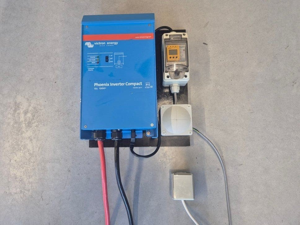 Victron 12 1200 omvormer + isolatieprotector, Ophalen