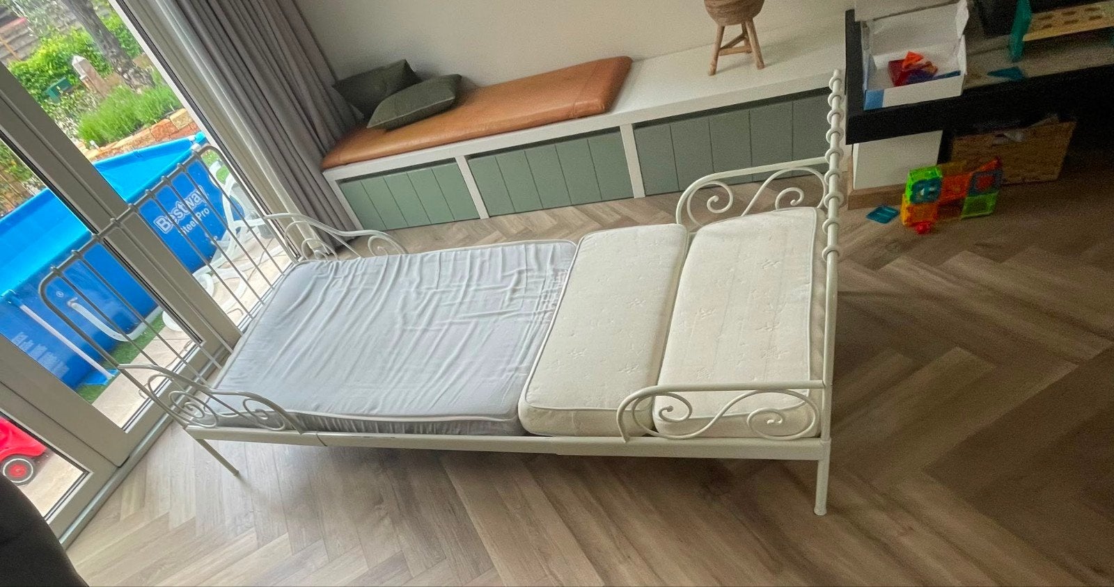 Uitschuifbaar meegroeikinderbed met matras - Wit metaal, Ophalen, 85 tot 100 cm, Gebruikt, Matras