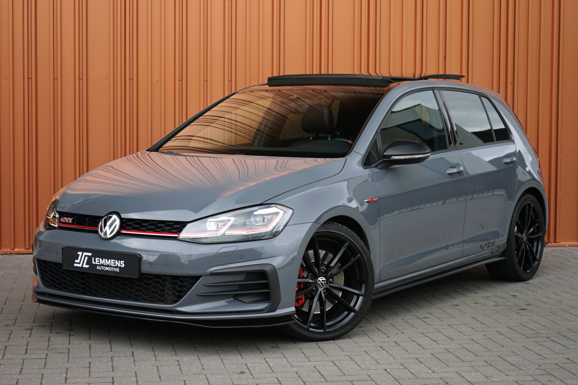 Volkswagen Golf 2.0 TSI GTI TCR 290PK DSG Panodak Akra DCC D, Auto's, 1330 kg, Gebruikt, Zwart, 4 cilinders