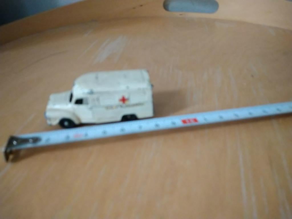 Lesney ambulance, Ophalen of Verzenden, Gebruikt, Auto