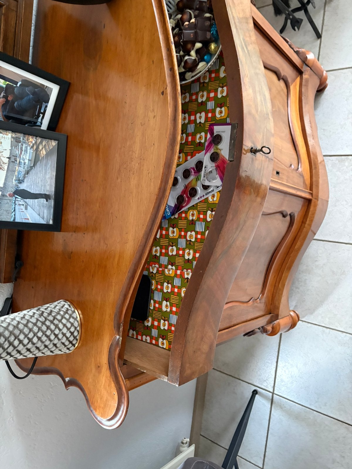 Gebogen penantkast mahonie, Ophalen, Gebruikt, 100 tot 150 cm, Minder dan 100 cm