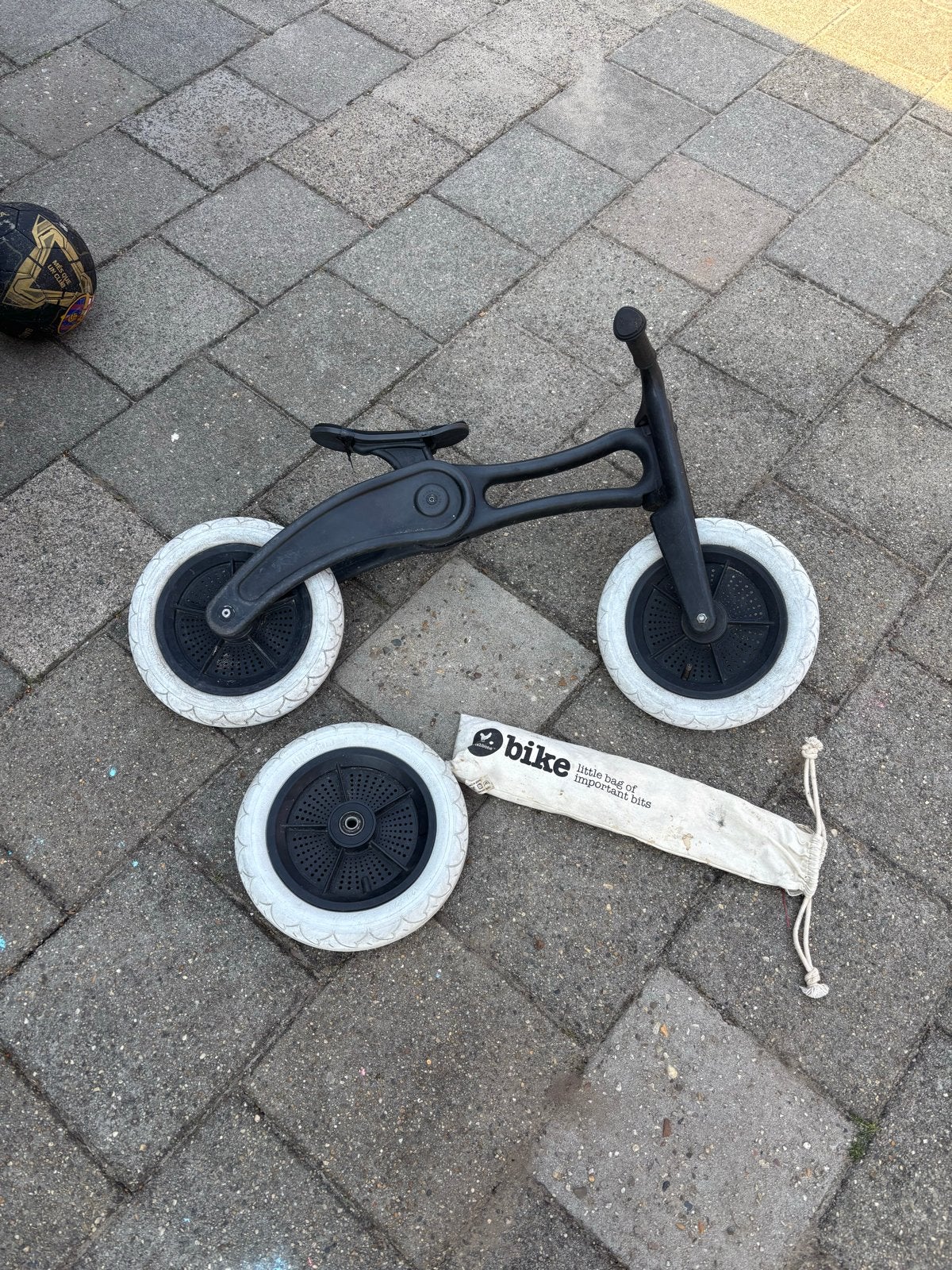 Wishbone Bike 3-in-1 Loopfiets Zwart met Witte Banden, Ophalen, Gebruikt, Loopfiets