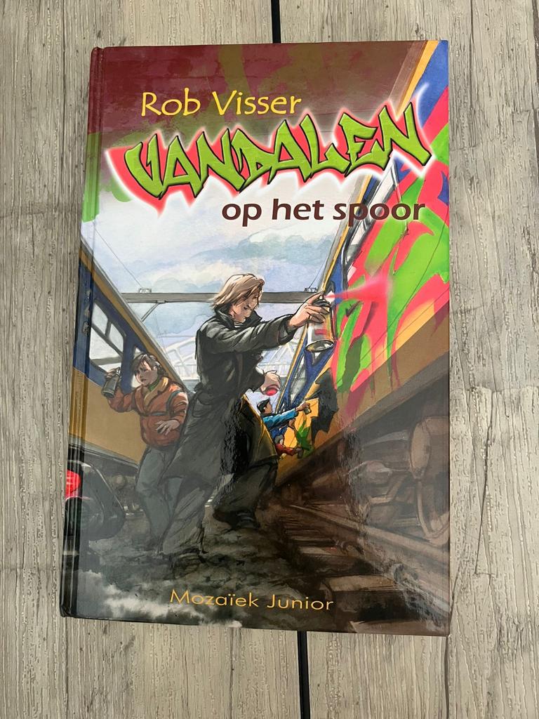 Vandalen op het spoor - Rob Visser (Jeugdboek), Ophalen of Verzenden, Zo goed als nieuw, Fictie