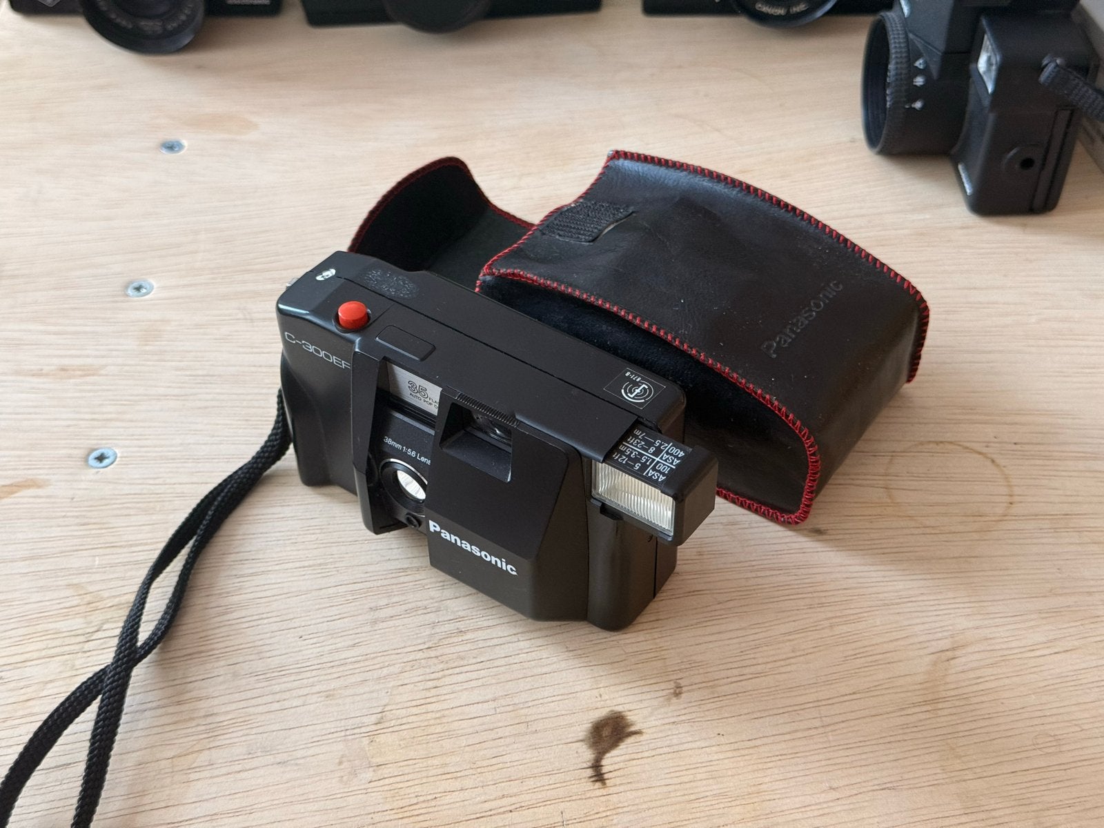 Panasonic C-300EF Compact Camera met Flitser en Hoesje, Ophalen of Verzenden, Zo goed als nieuw, Compact, Overige Merken