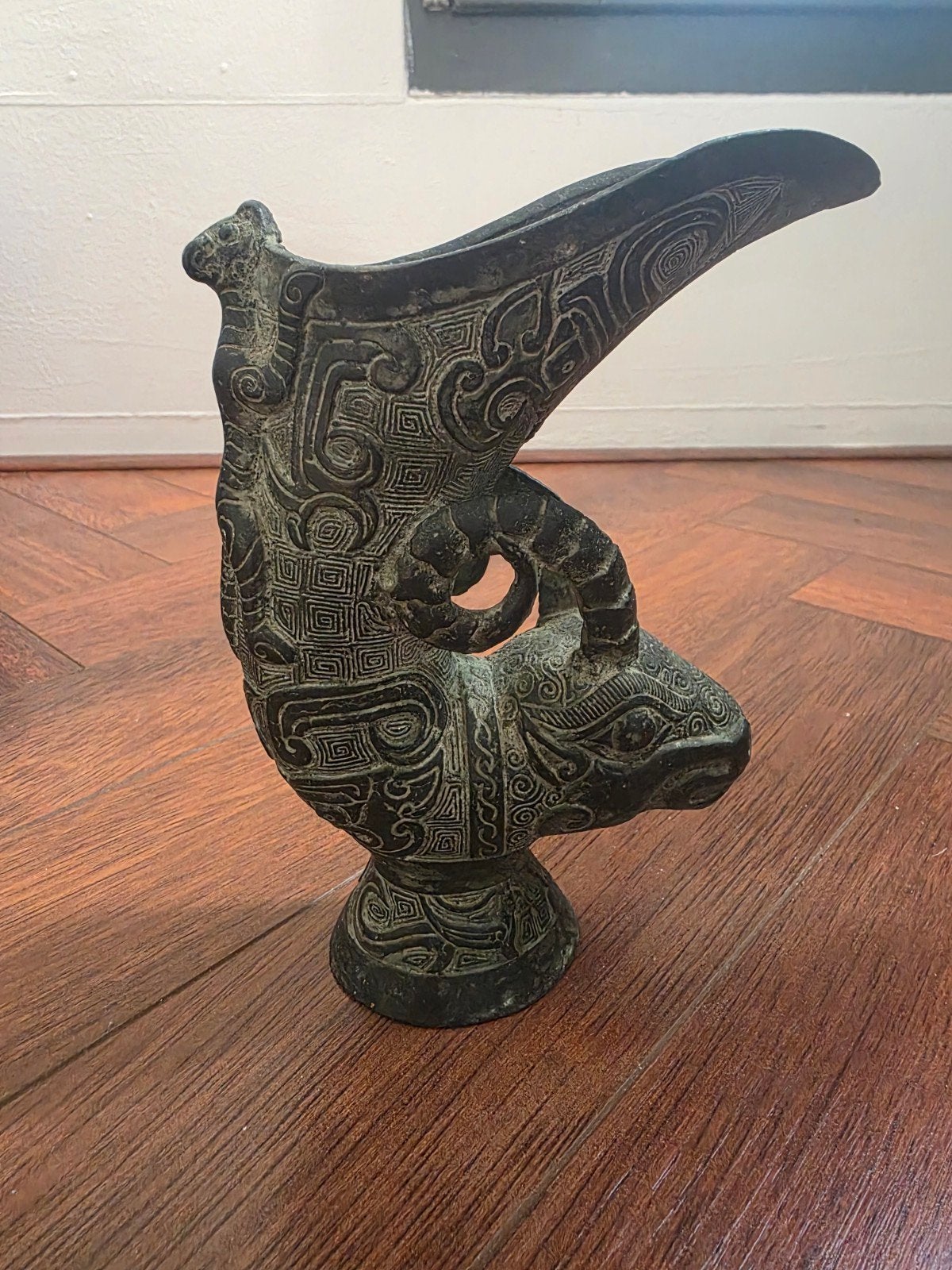 Antieke Chinese Bronzen Gu-vaas met Dierlijke Motieven, Ophalen of Verzenden