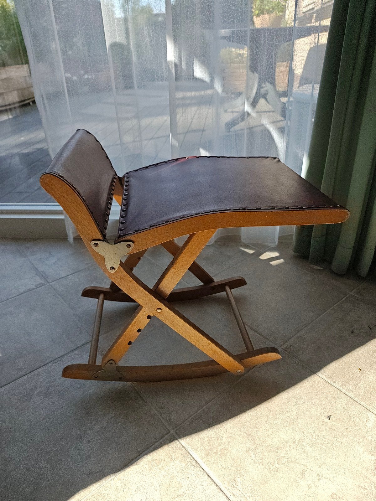 Vintage opvouwbaar - verstelbaar voetenbankje, Antiek en Kunst, Ophalen of Verzenden