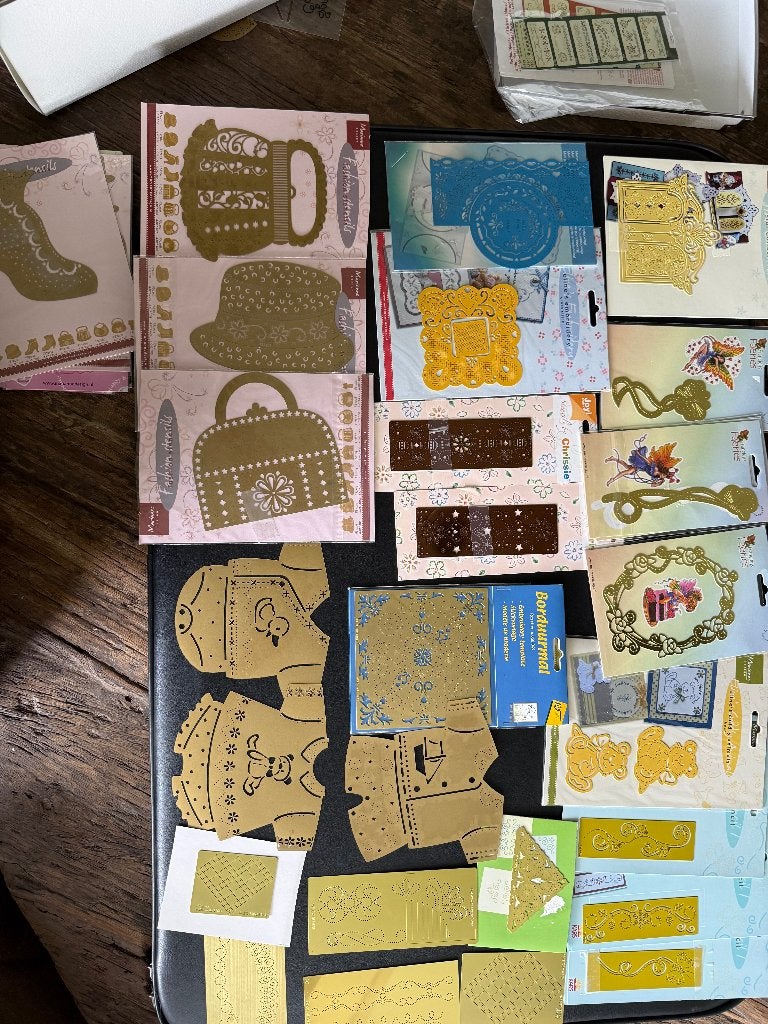 90 kaarten/borduur mallen € 50,00, Hobby en Vrije tijd, Ophalen of Verzenden, Zo goed als nieuw, Overige thema's, Pons of Mal