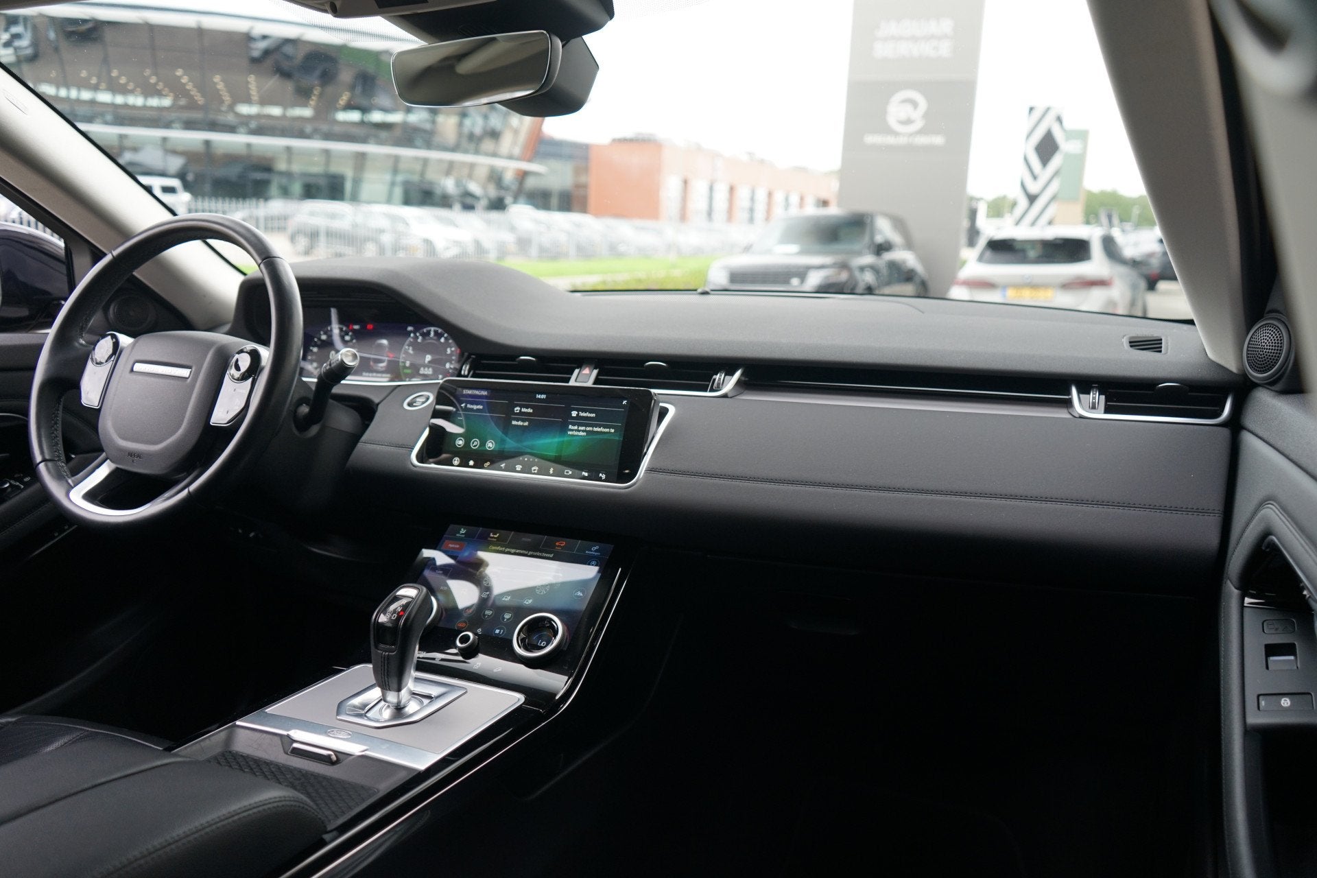Land Rover Range Rover Evoque P300e AWD SE | Voorstoelen ver, Auto's, 12 maanden, Bedrijf, Hybride Elektrisch/Benzine, 147 €/maand