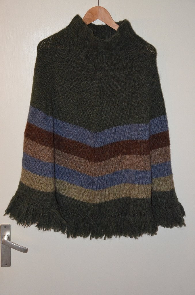 mooie nieuwe handgebreide poncho van ijslandse wol, Meerkleurig, Maat 46/48 (XL) of groter, Nieuw, Ophalen of Verzenden