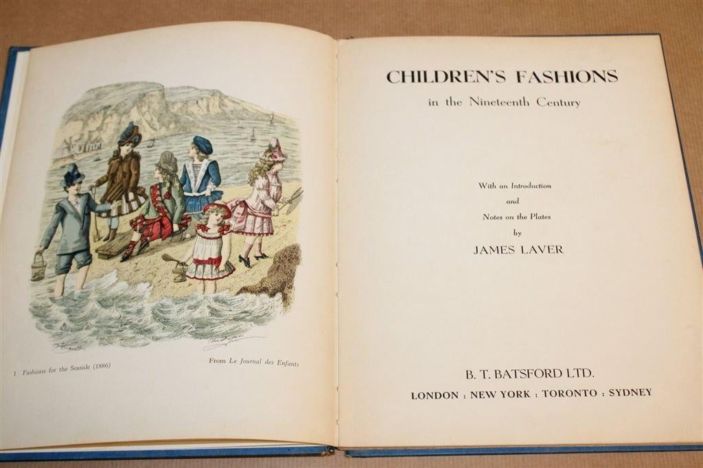 Children\'s Fashions — Kleurenplaten Kindermode 19e Eeuw 195, Ophalen of Verzenden, Gelezen, Mode algemeen