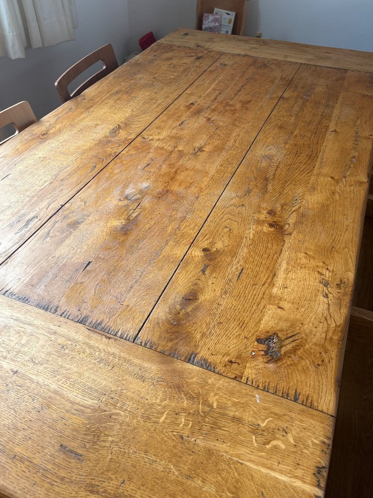 Foto 2 van Robuuste eikenhouten eettafel met lades