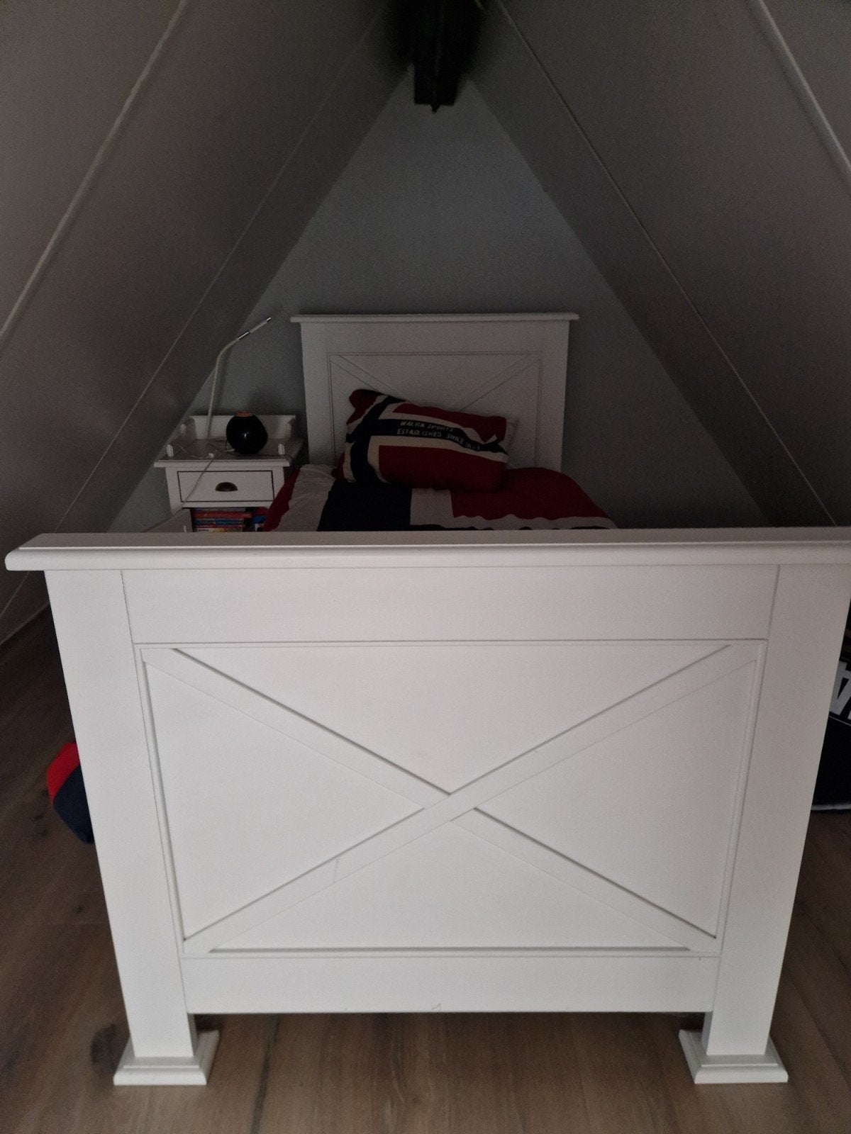 Complete slaapkamer: bed, lattenbodem, matras, nachtk, Ophalen, Zo goed als nieuw, Jongetje of Meisje