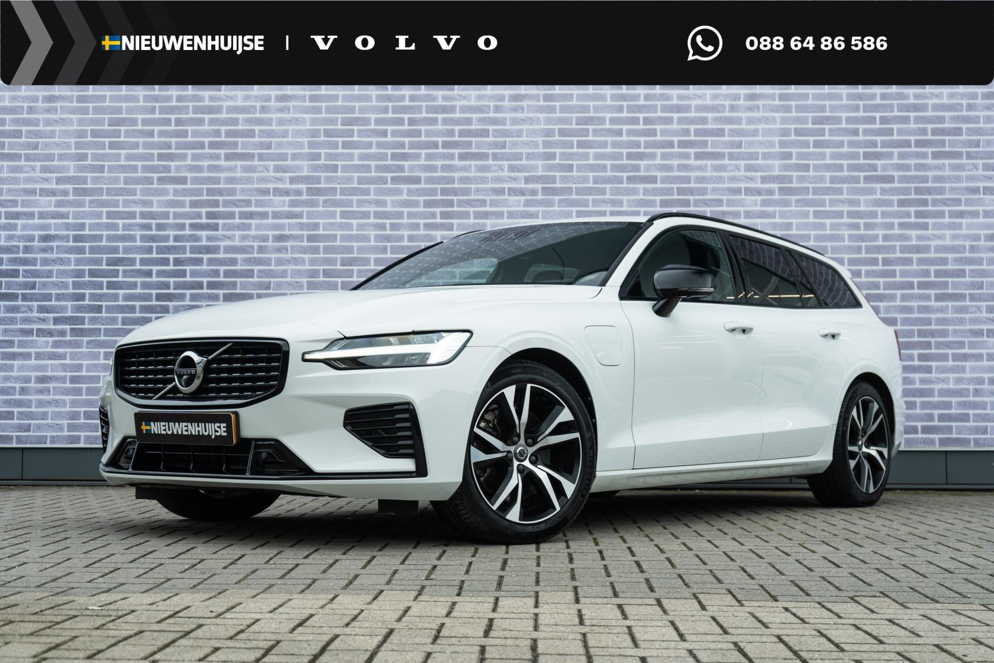 Volvo V60 2.0 T6 Recharge AWD R-Design | Trekhaak | Adaptiev